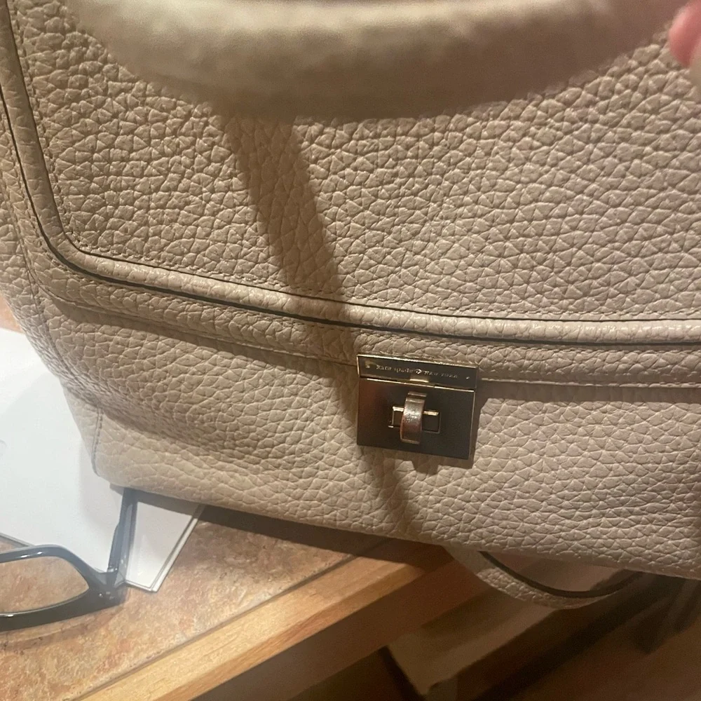 Kate spade Elegant off White Leather Handbag with cream color signature lining. - Picture 5 of 9
